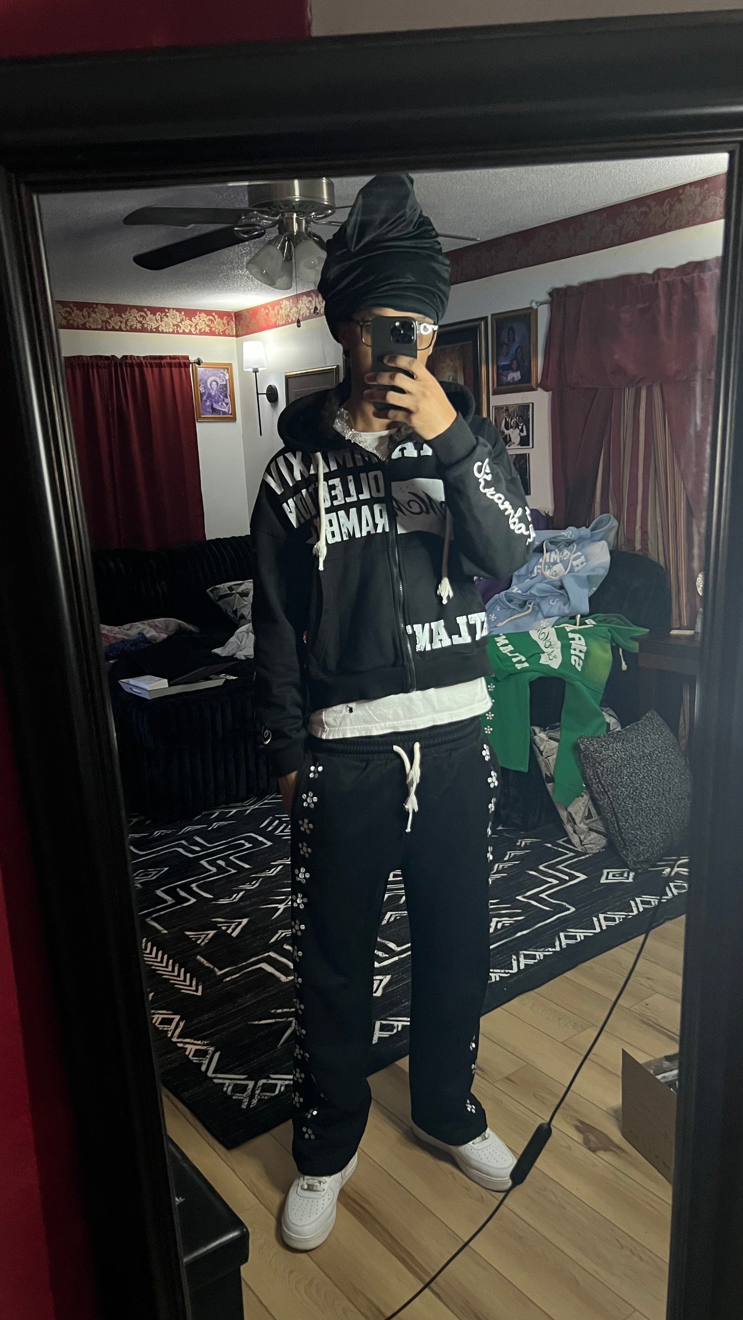 BLACK UNIVERSITY SWEATS